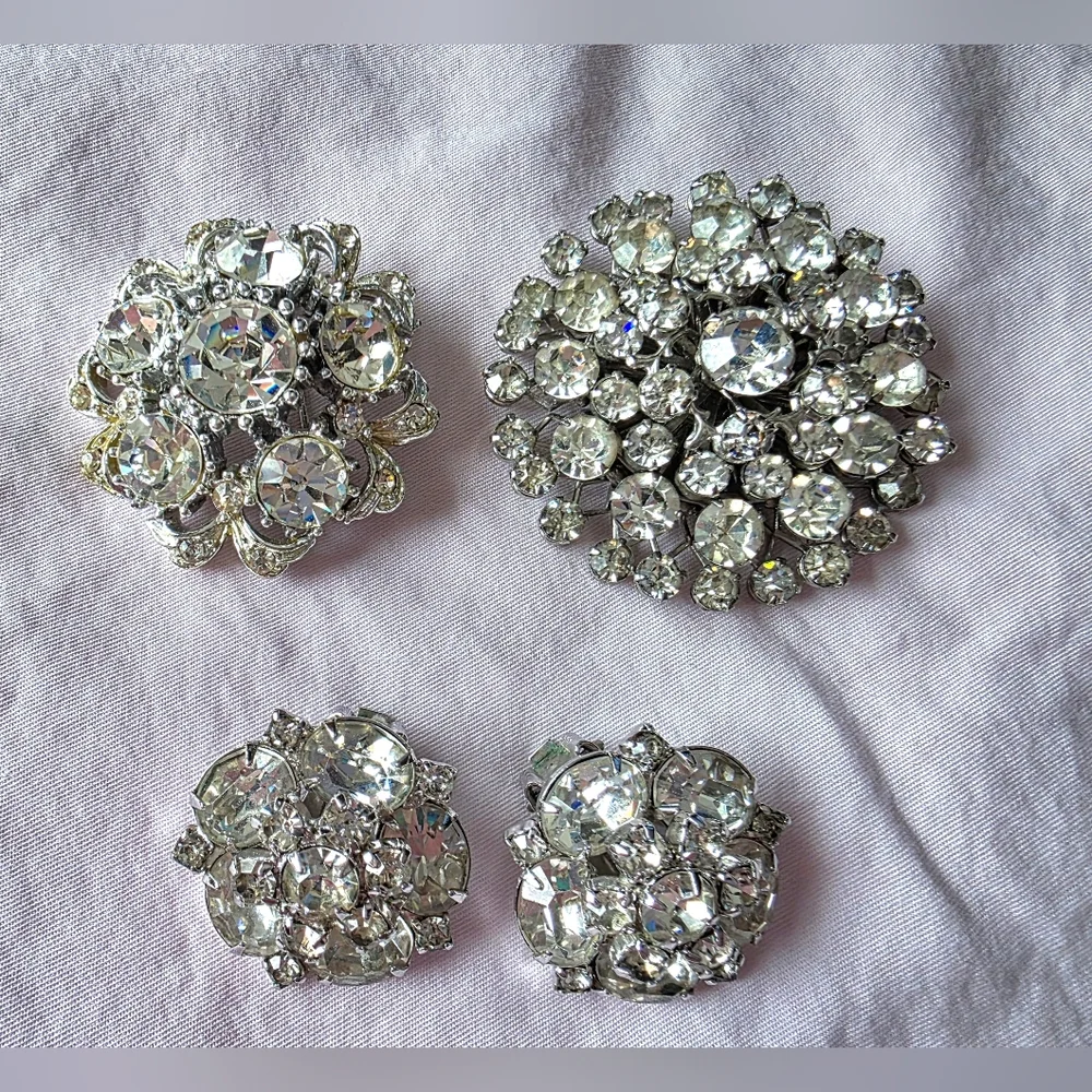 Vintage Rhinestone Starburst Brooch.  Rare Find